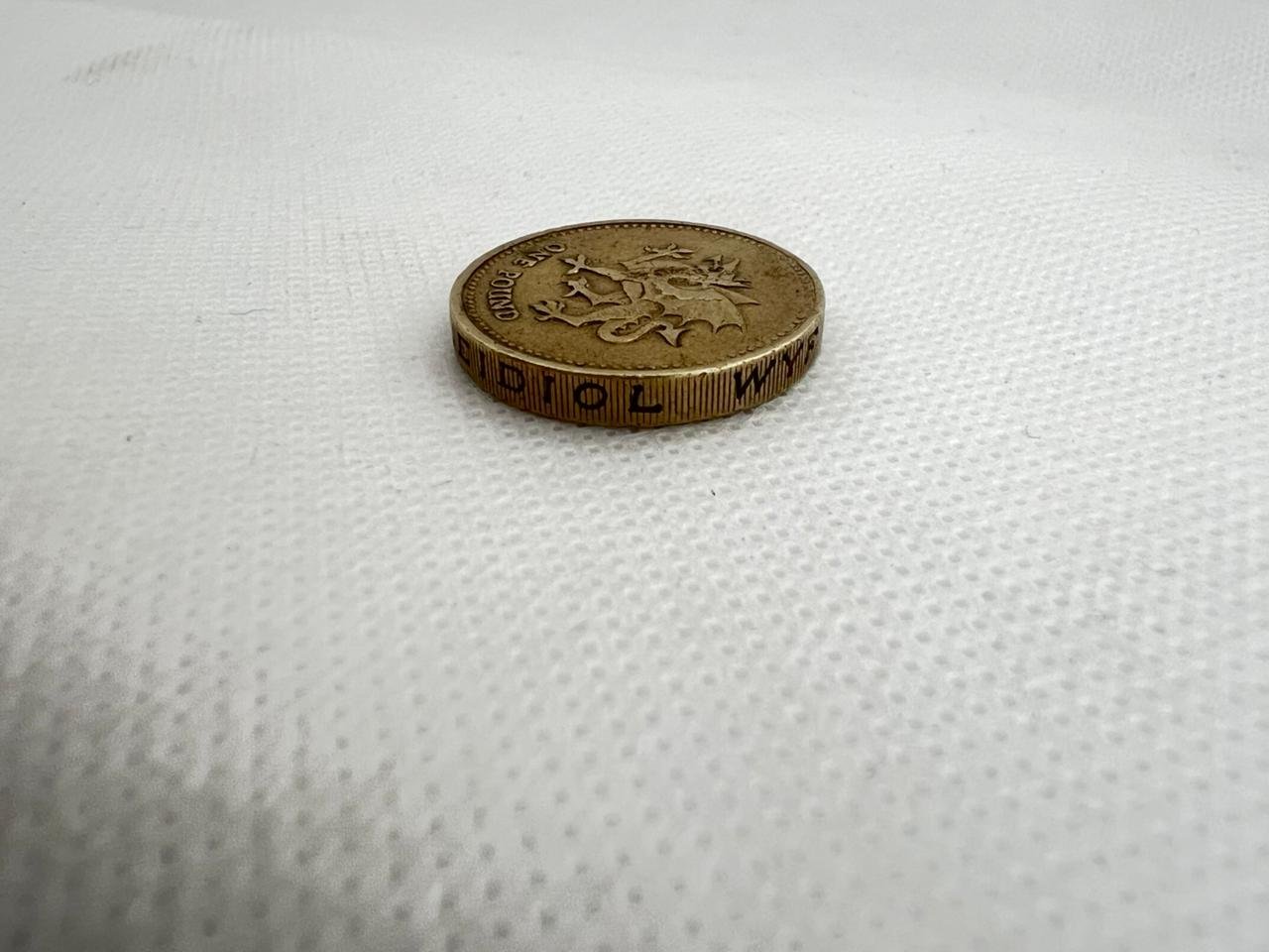 Inscripción 1 libra Reino Unido 2000 (2)